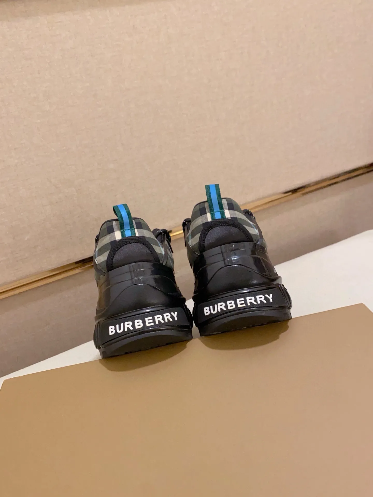 Men's shoes 💰: 680💰🇮🇹🇮🇹BURBERRY top purchasing agents are available simultaneously at the counter. 🔍🔍Synchronized sales. Positive code number: 38-46. Italian imported cowhide, fully imported sheepskin lining, sole: original sole provided by the original factory, exclusive movable molded sole, super comfortable, original factory follow-up goods, 🔍🔍high quality, you can enter and exit the counter at will, welcome to compare